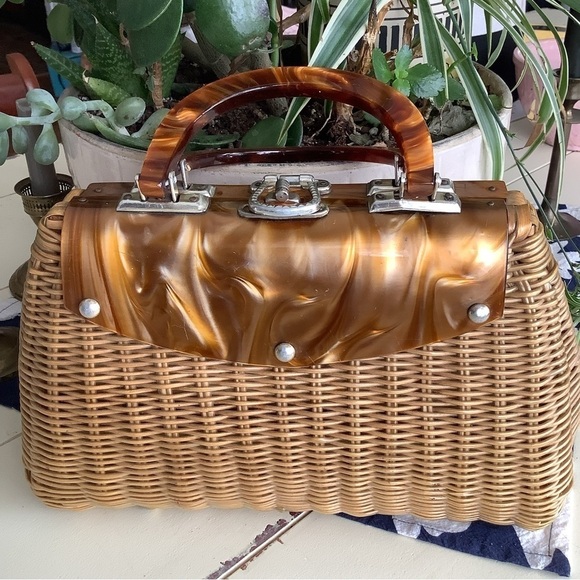 Vintage Handbags - 1950’s 60’s Vintage Wicker & Lucite Handbag Purse